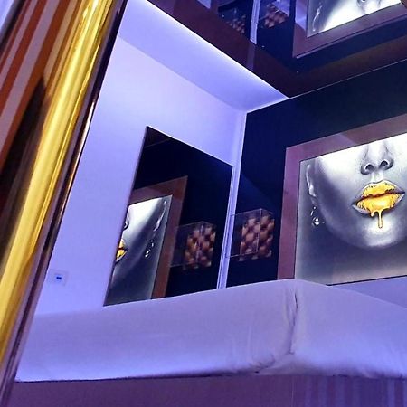 C Rooms - Love Motel Monza Cinisello Balsamo Extérieur photo