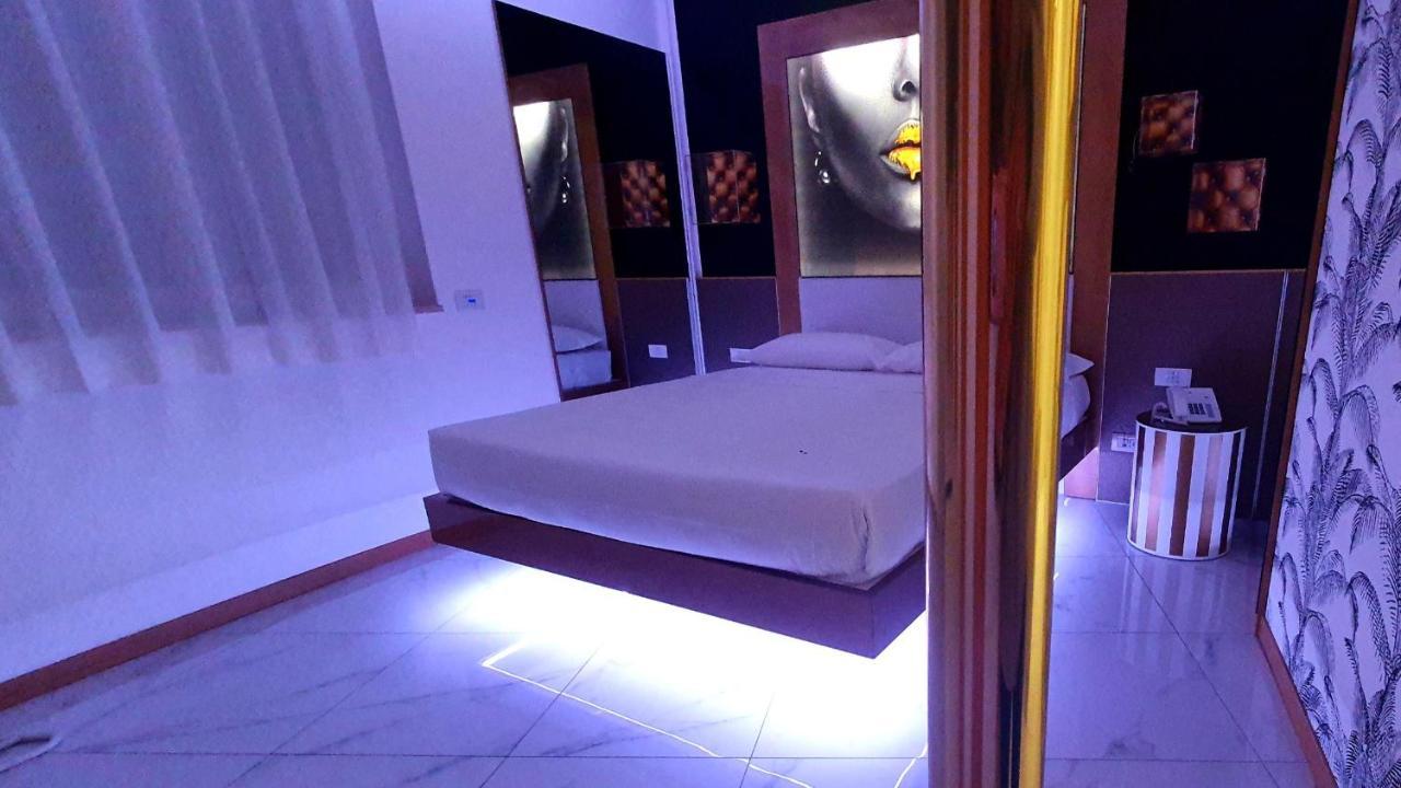 C Rooms - Love Motel Monza Cinisello Balsamo Extérieur photo