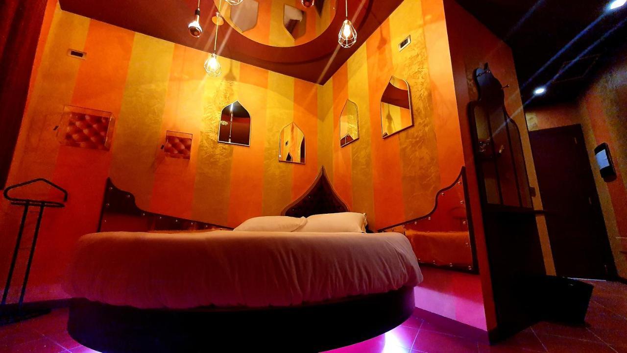 C Rooms - Love Motel Monza Cinisello Balsamo Extérieur photo